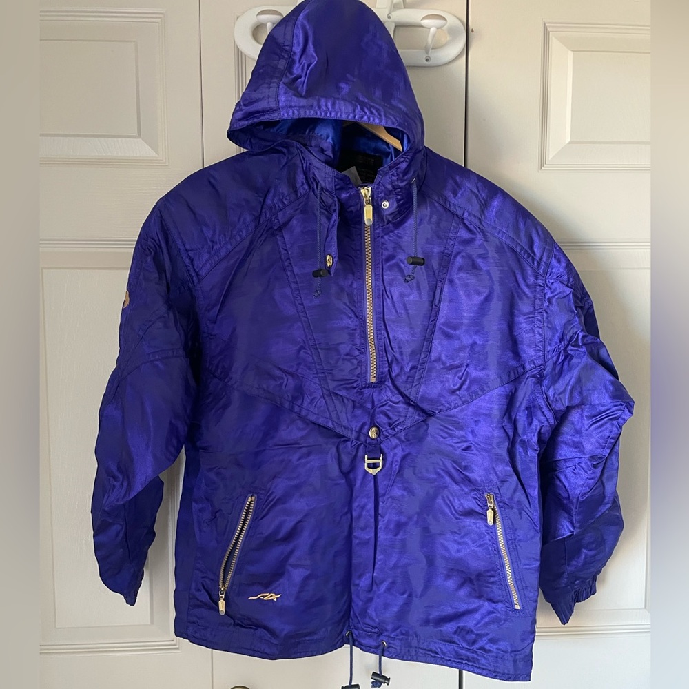 Descente | Periwinkle hooded pullover jacket. Vintage. Size 8. Gold detail.